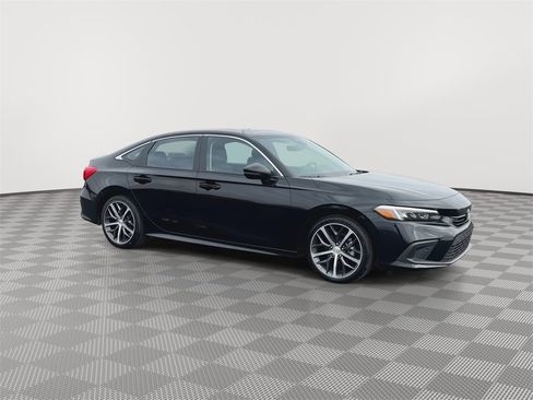 Used 2024 Honda Civic Touring image 2