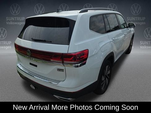 Used 2024 Volkswagen Atlas SE AWD/4WD image 2