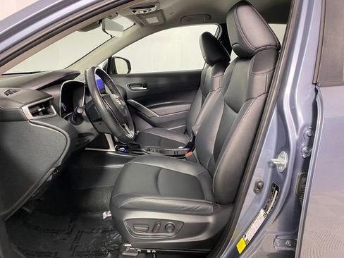 Used 2024 Toyota Corolla Cross XLE image 9