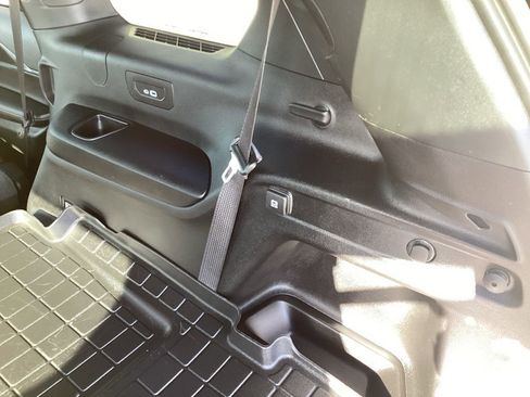 Used 2025 Jeep Grand Cherokee L Altitude image 14