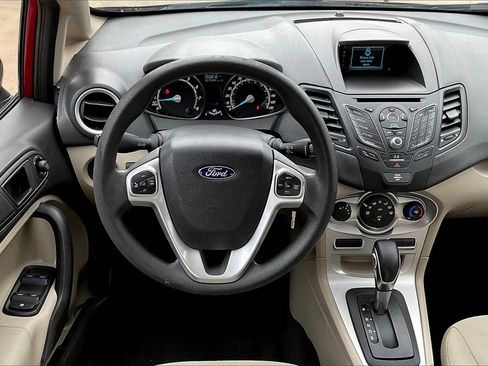 Used 2017 Ford Fiesta SE image 5