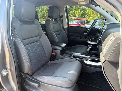 Used 2025 Nissan Frontier SV RWD image 33