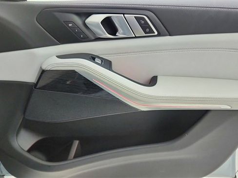 Used 2025 BMW X7 xDrive40i w/ M Sport Package image 23
