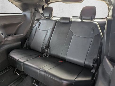 Used 2022 Toyota Sienna XSE image 21