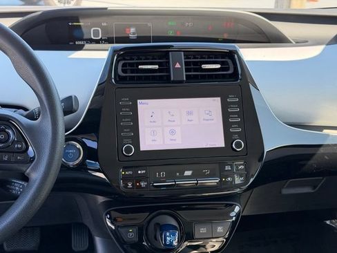 Used 2020 Toyota Prius LE AWD/4WD image 14
