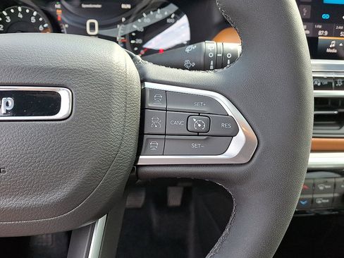 Certified 2025 Jeep Compass Limited AWD/4WD image 10