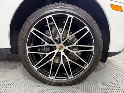 Certified 2026 Porsche Macan Turbo AWD/4WD image 14