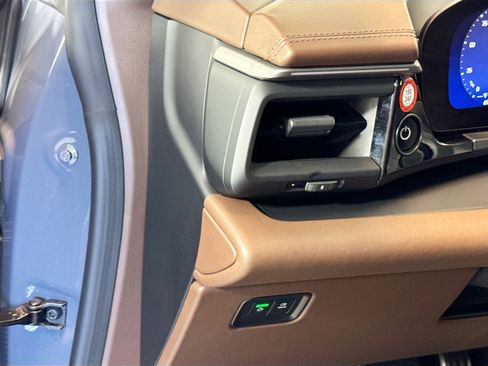 Certified 2025 Porsche Macan 4S Electric image 13