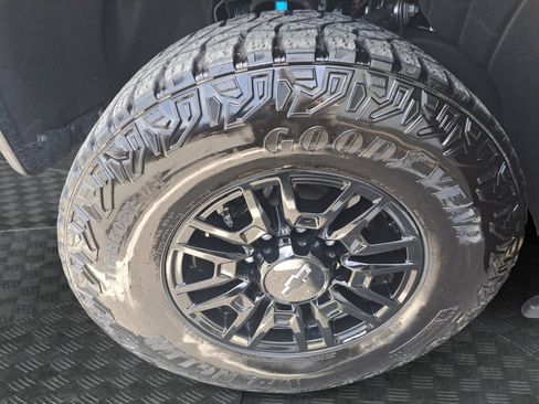 Used 2026 Chevrolet Silverado 2500 ZR2 AWD/4WD image 17