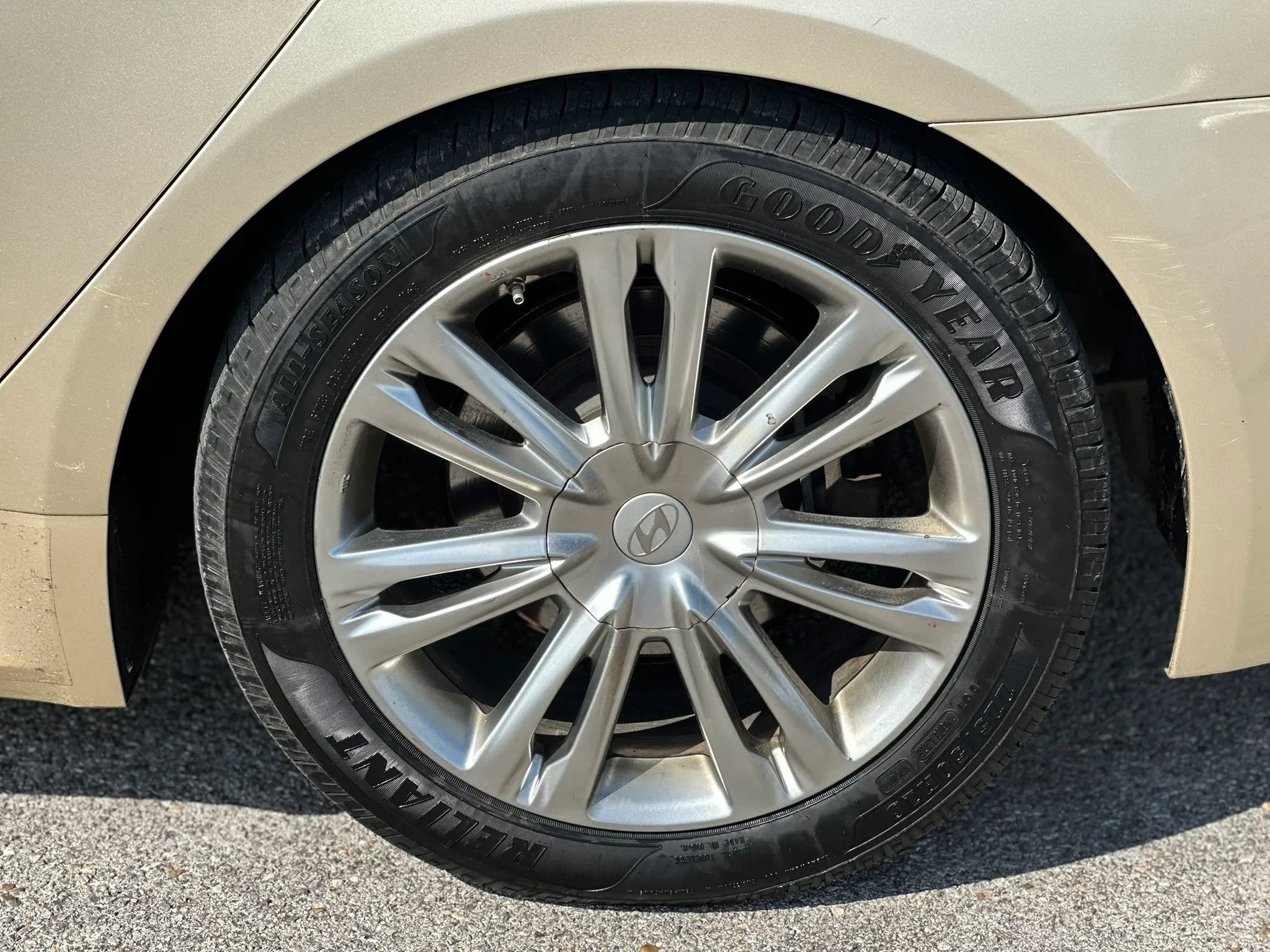 Used 2012 Hyundai Genesis 3.8 w/ Premium Pkg RWD image 27