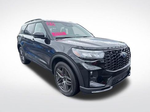 Used 2025 Ford Explorer ST-Line w/ ST-Line Street Pack AWD/4WD image 7