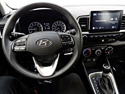 Used 2021 Hyundai Venue SE w/ Cargo Package FWD image 17