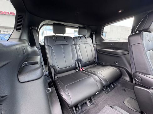 Used 2025 Jeep Grand Cherokee L Limited w/ Black Appearance Package image 23