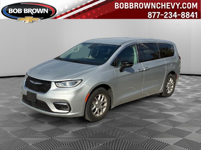 Used 2024 Chrysler Pacifica Touring-L FWD image 1