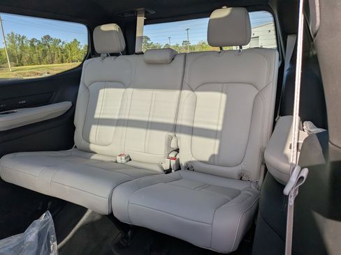 New 2026 Jeep Grand Wagoneer 4WD image 32