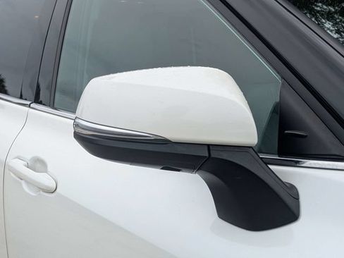 Used 2020 Toyota Highlander Limited FWD image 10