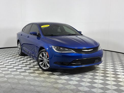 Used 2015 Chrysler 200 S w/ Navigation & Sound Group I FWD image 2