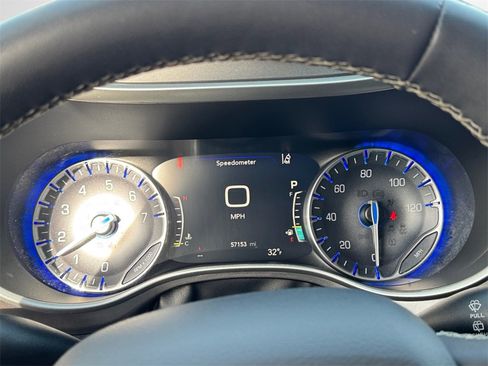 Certified 2024 Chrysler Pacifica Touring-L image 13