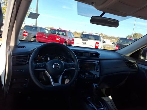 Used 2018 Nissan Rogue S image 14