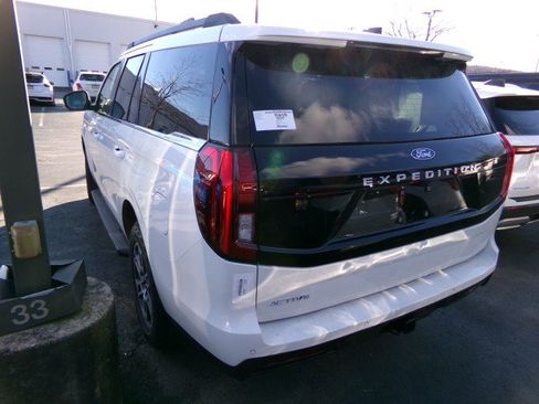 New 2025 Ford Expedition Active image 5
