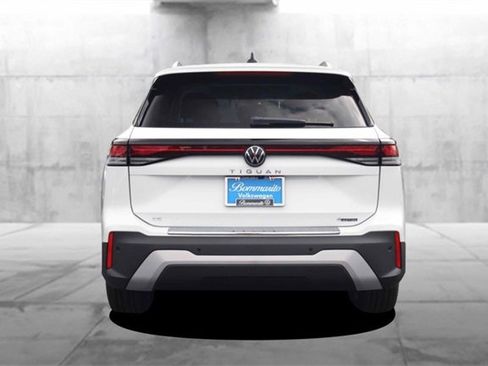 New 2025 Volkswagen Tiguan SE image 6