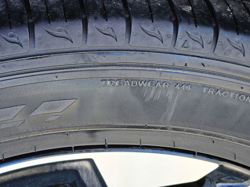 Used 2024 Kia Sorento S image 11