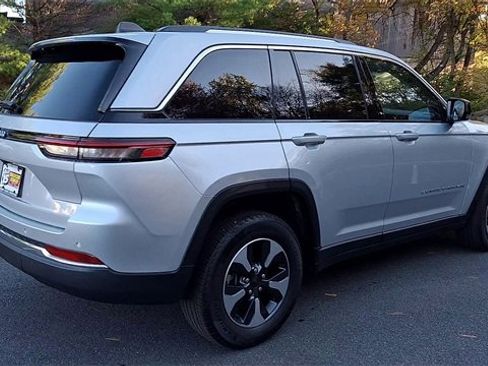 Used 2022 Jeep Grand Cherokee Limited 4xe image 8