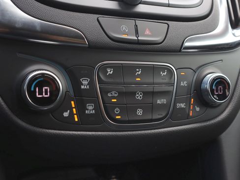 Used 2024 Chevrolet Equinox LT FWD image 17