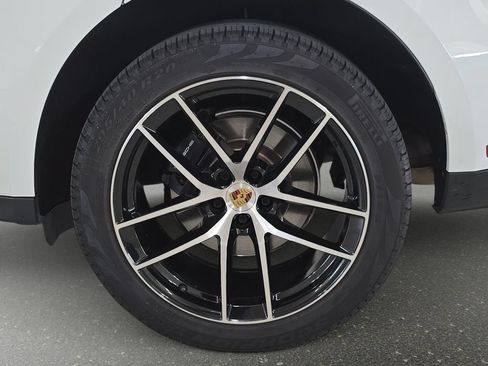 Used 2022 Porsche Macan AWD/4WD image 32