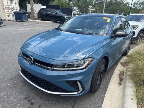 Used 2025 Volkswagen Jetta SE FWD image 5