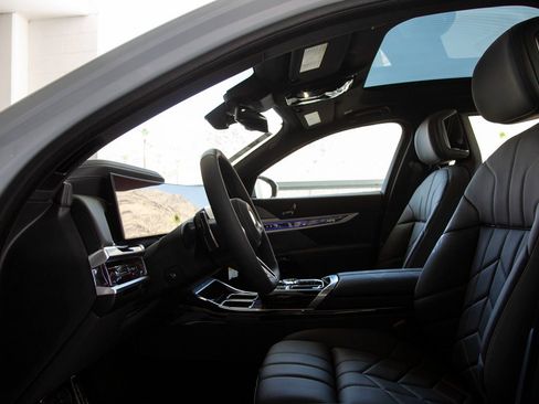 Certified 2025 BMW 760i xDrive w/ Executive Package image 15