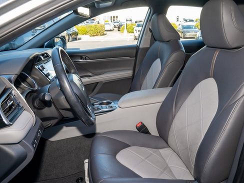 Used 2019 Toyota Camry XLE image 9