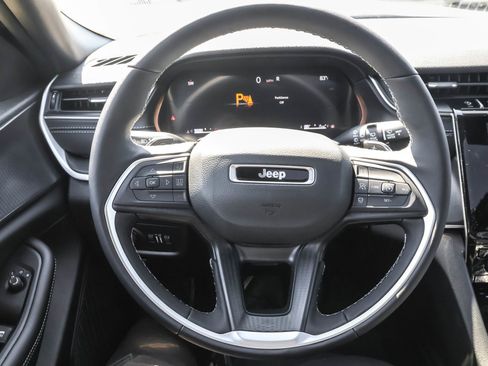 New 2025 Jeep Grand Cherokee Altitude image 27