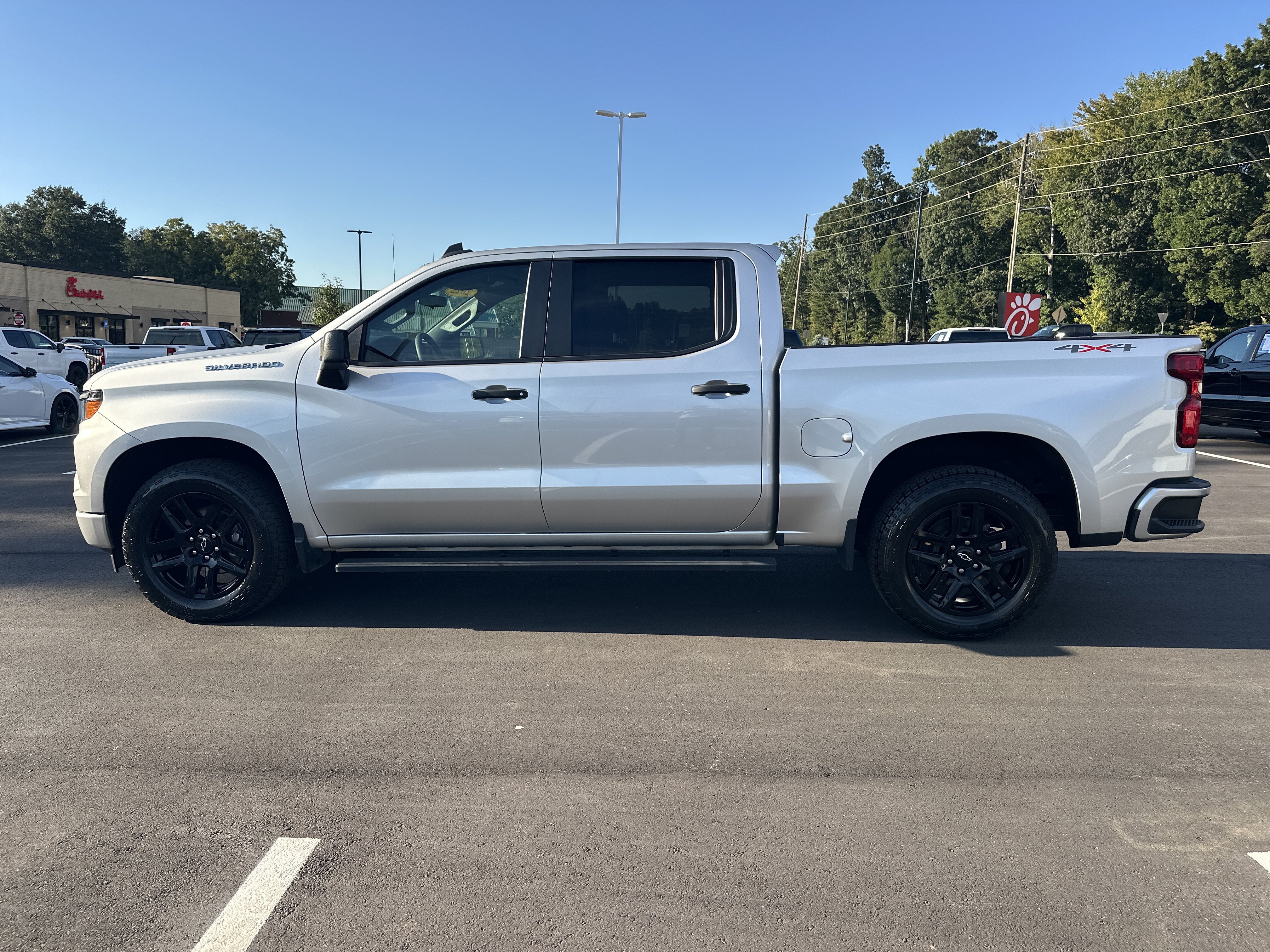 Used 2022 Chevrolet Silverado 1500 Custom w/ LPO, Dark Essentials Package AWD/4WD image 5