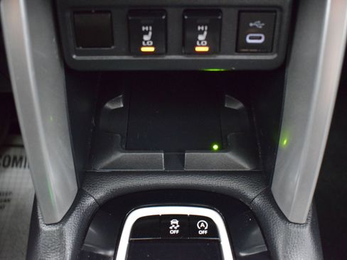 Used 2024 Toyota Corolla Cross XLE image 16