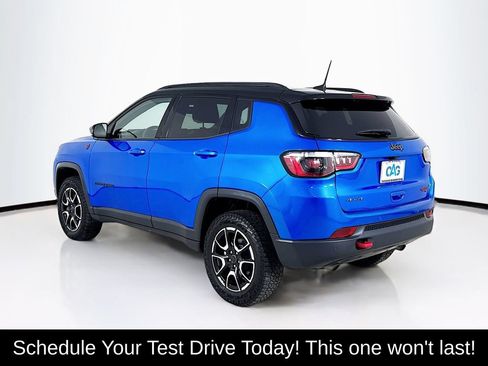 Used 2025 Jeep Compass Trailhawk AWD/4WD image 5