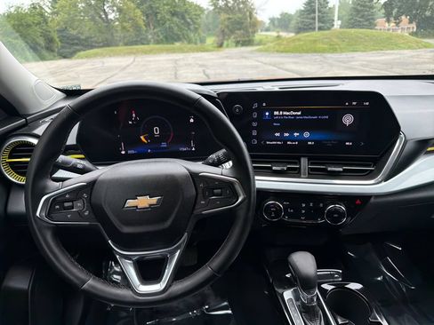 Used 2024 Chevrolet Trax LT w/ Driver Confidence Package FWD image 29
