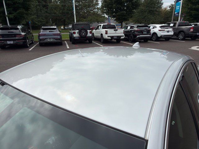 Used 2018 Buick Regal Preferred FWD image 5