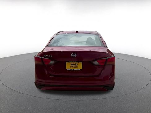 Used 2025 Nissan Altima 2.5 SV FWD image 12