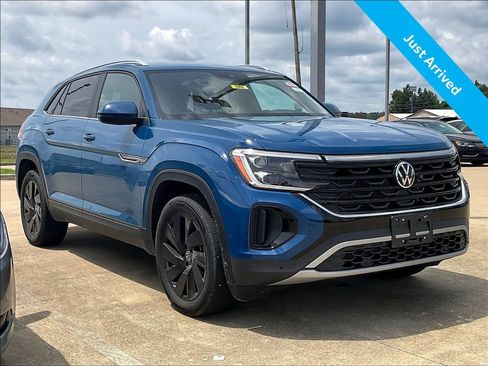 Certified 2025 Volkswagen Atlas Cross Sport SE w/ Panoramic Sunroof Package AWD/4WD image 1