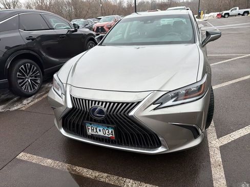 Used 2020 Lexus ES 300h w/ Luxury Package image 5