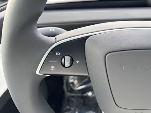 Used 2026 Tesla Model Y Long Range image 17