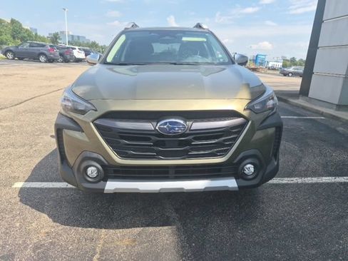 Used 2025 Subaru Outback Touring AWD/4WD image 2