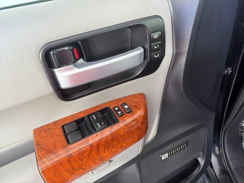 Used 2019 Toyota Sequoia Platinum w/ Carpet Mat Package (TMS) AWD/4WD image 19