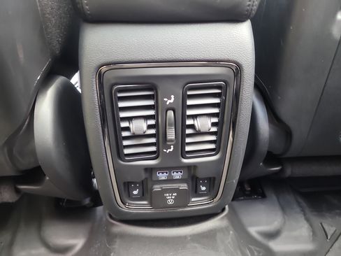 Used 2020 Jeep Grand Cherokee High Altitude AWD/4WD image 17