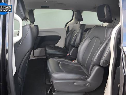 Used 2024 Chrysler Pacifica Limited FWD image 22