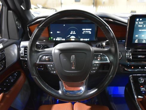 Used 2018 Lincoln Navigator L Reserve w/ Technology Package AWD/4WD image 16
