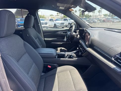 Used 2024 Chevrolet Traverse LT FWD image 7