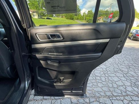 Used 2017 Ford Explorer XLT w/ Equipment Group 201A AWD/4WD image 25