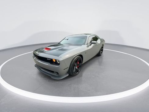 Used 2017 Dodge Challenger SRT Hellcat RWD image 4